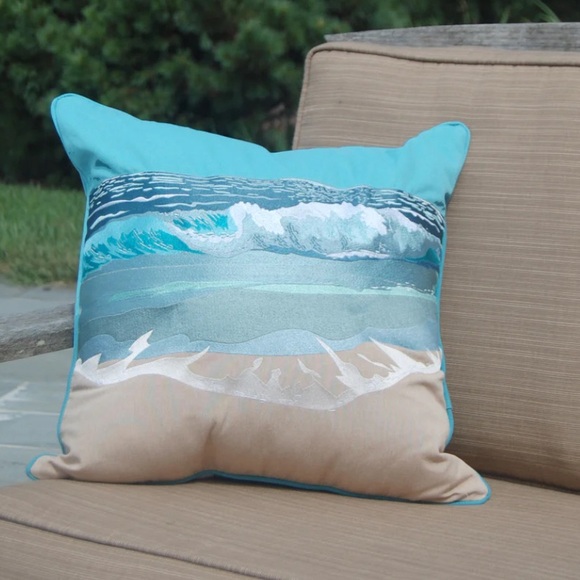 NWT Surf Breaker Rightside Design Pillow - Picture 2 of 4